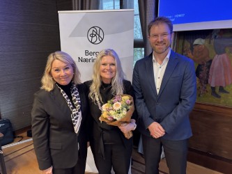 Administrerende direktør Monica Mæland sammen med ny styreleder Peggy Krantz-Underland og avtroppende styreleder Tor Instanes.